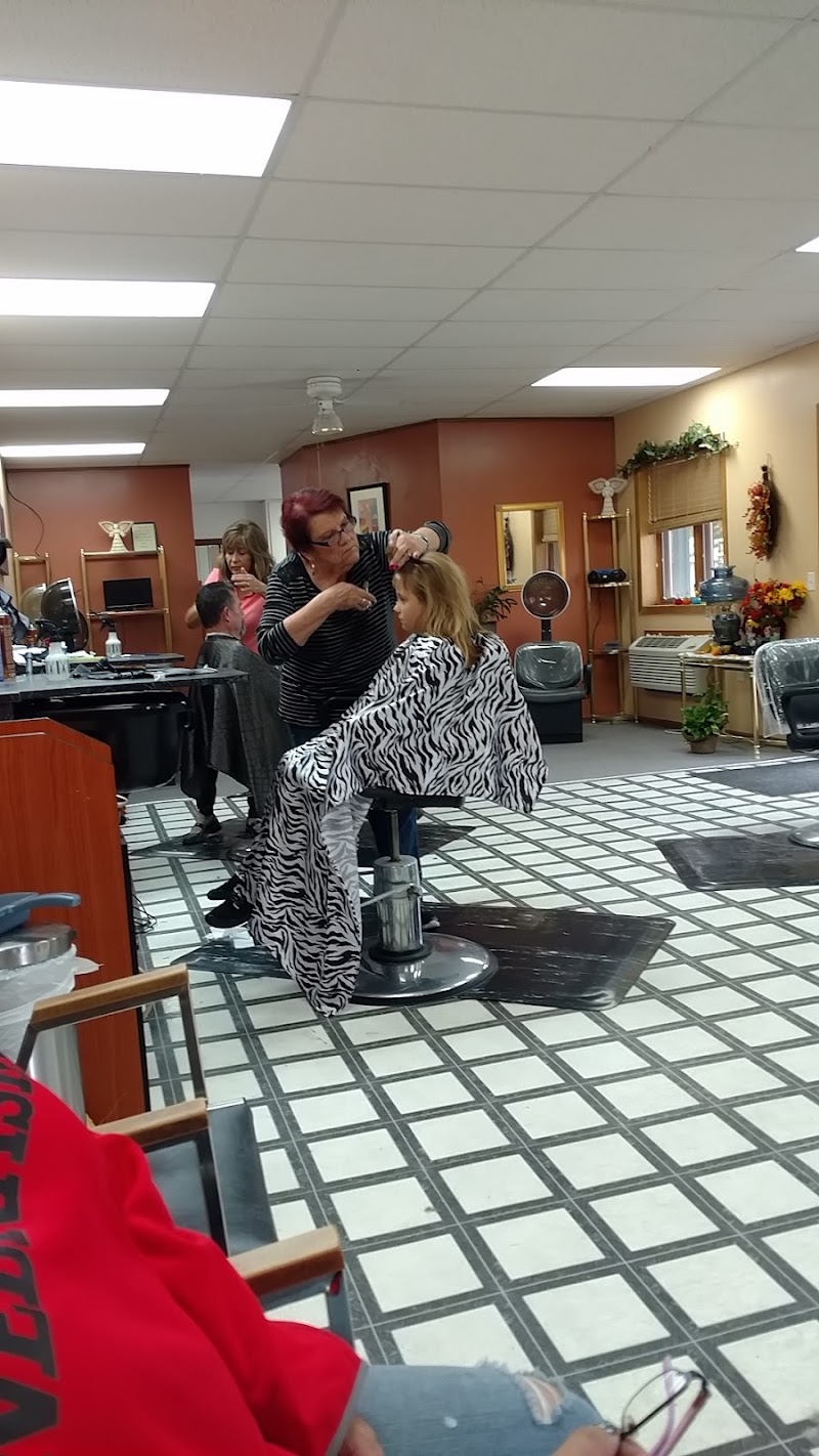 Illustration of Kurl-N-Swirl Beauty Salon, beauty salon in Alliance, NE, photo 3 of 4